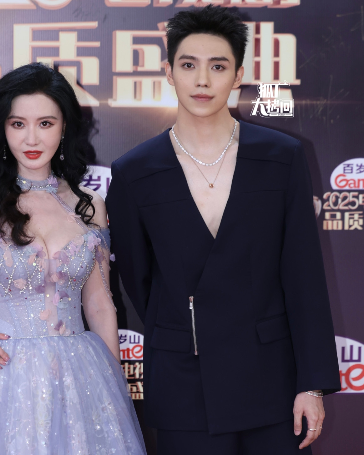 Hoa hậu Trương Manh đi cùng nam diễn viên La Nhất Châu. Trương Manh là người sản xuất dự án Cửu trọng tử. Nam diễn viên Trương Nhược Quân giành giải thưởng Nam diễn viên của năm trong Thịnh điển chất lượng phim truyền hình 2025.