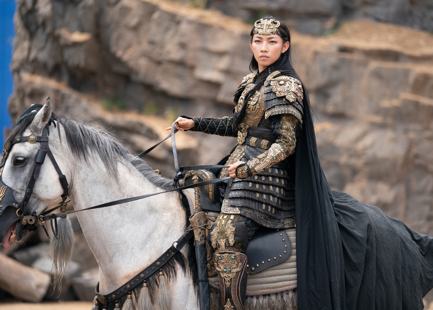 Na Nhĩ Na Thiến gây ấn tượng mạnh với vai diễn nữ tướng Đặng Thiền Ngọc giỏi võ trong Phong Thần 2. Na Nhĩ Na Thiến gây ấn tượng mạnh với vai diễn nữ tướng Đặng Thiền Ngọc giỏi võ trong Phong Thần 2.