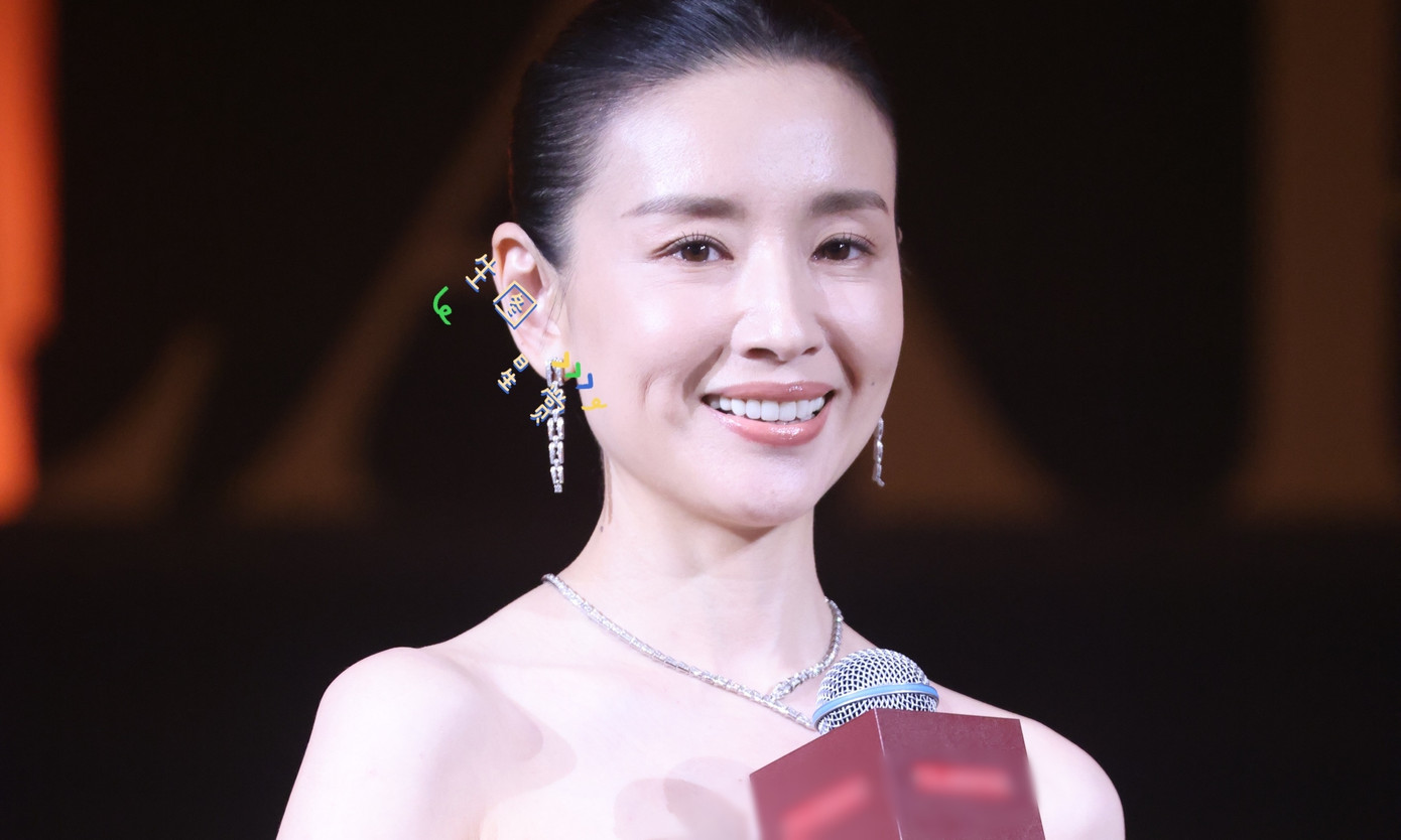 Đổng Khiết là ngọc nữ nổi tiếng của màn ảnh.