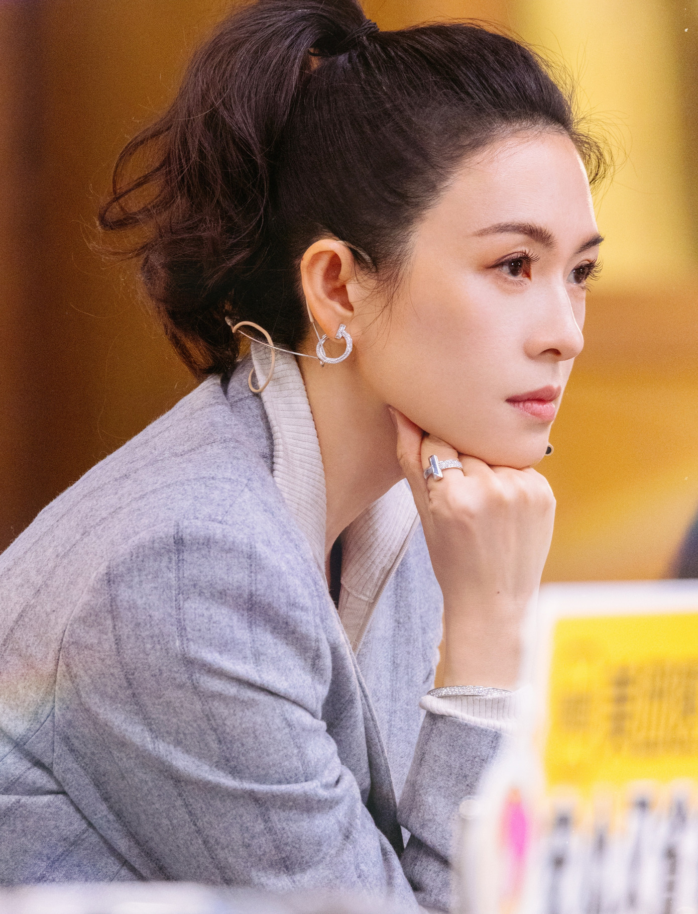 Chương Tử Di nhiều lần tức giận vì thí sinh quá kém cỏi. Dương Tử dọa nữ giám khảo người Pháp Isabelle Huppert sợ hãi khi đóng vai Tây Môn Khánh. Nhưng sau đó, Dương Tử đổ lỗi cho bà vì không hiểu tiếng Trung nên không đánh giá đúng năng lực của anh.