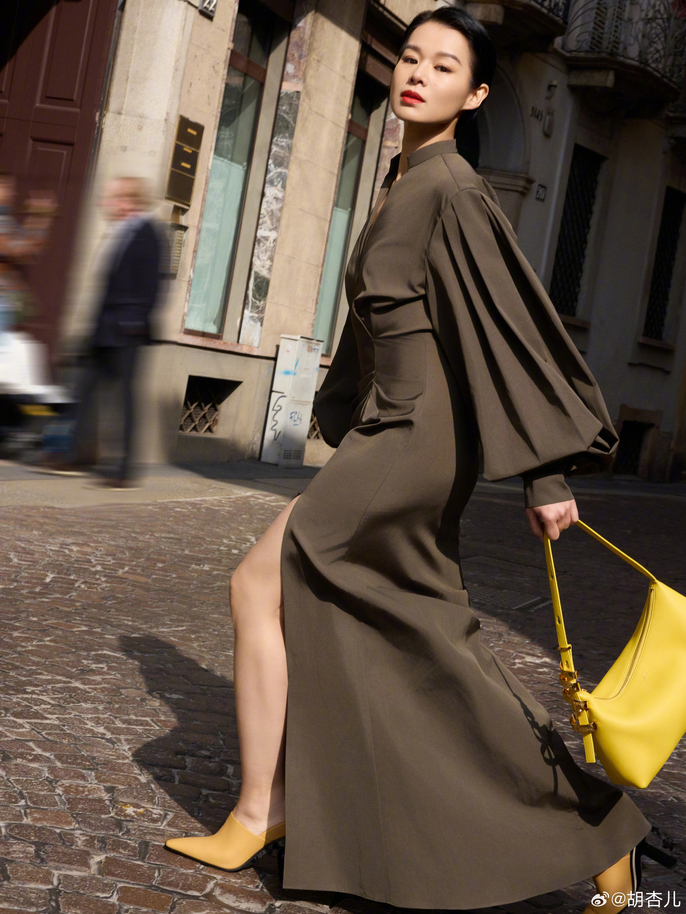 Gia đình Hồ Hạnh Nhi được ngưỡng mộ vì vợ chồng thành công, có 3 con trai đáng yêu. Gia đình Hồ Hạnh Nhi được ngưỡng mộ vì vợ chồng thành công, có 3 con trai đáng yêu.