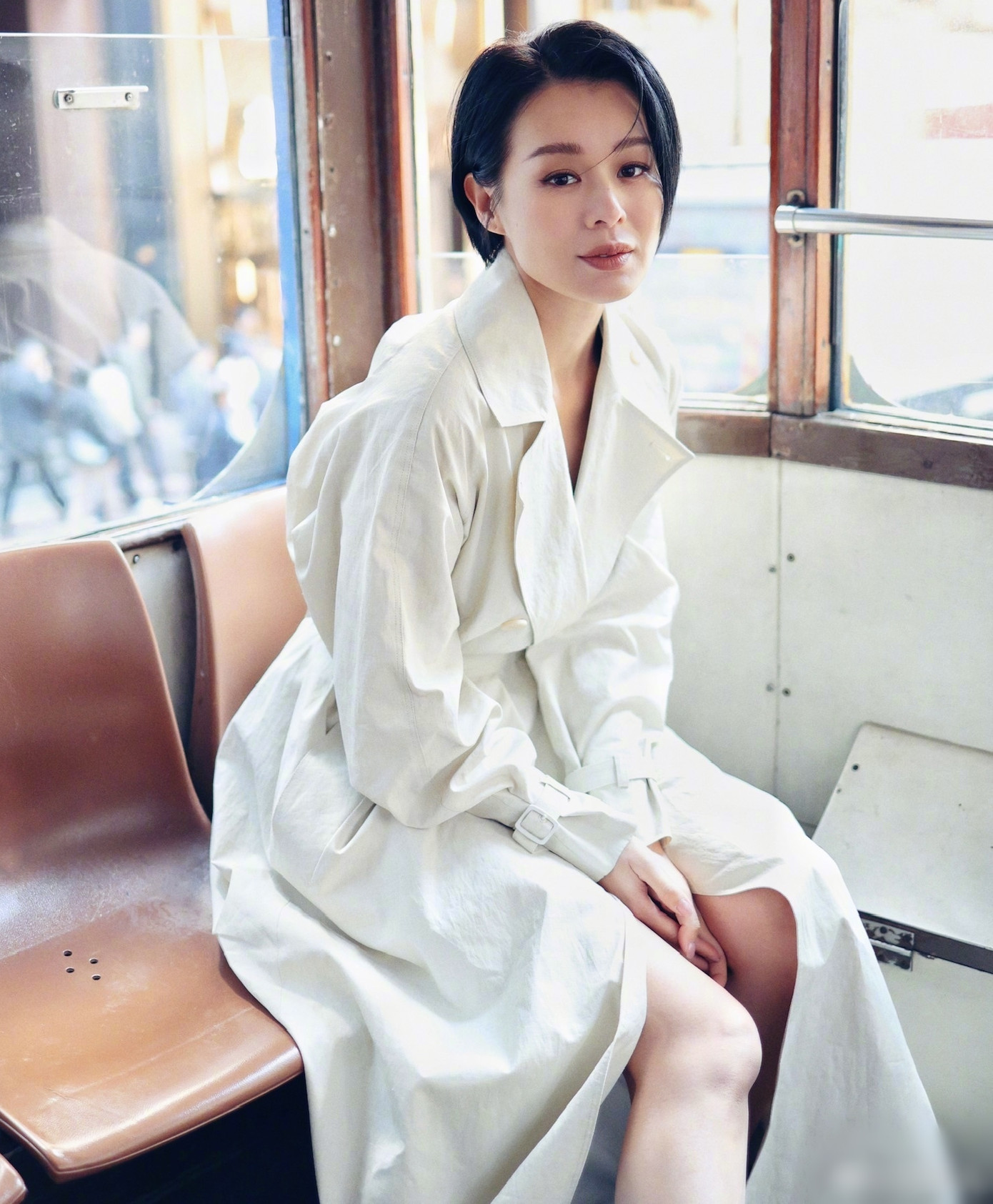 Gia đình Hồ Hạnh Nhi được ngưỡng mộ vì vợ chồng thành công, có 3 con trai đáng yêu. Gia đình Hồ Hạnh Nhi được ngưỡng mộ vì vợ chồng thành công, có 3 con trai đáng yêu.