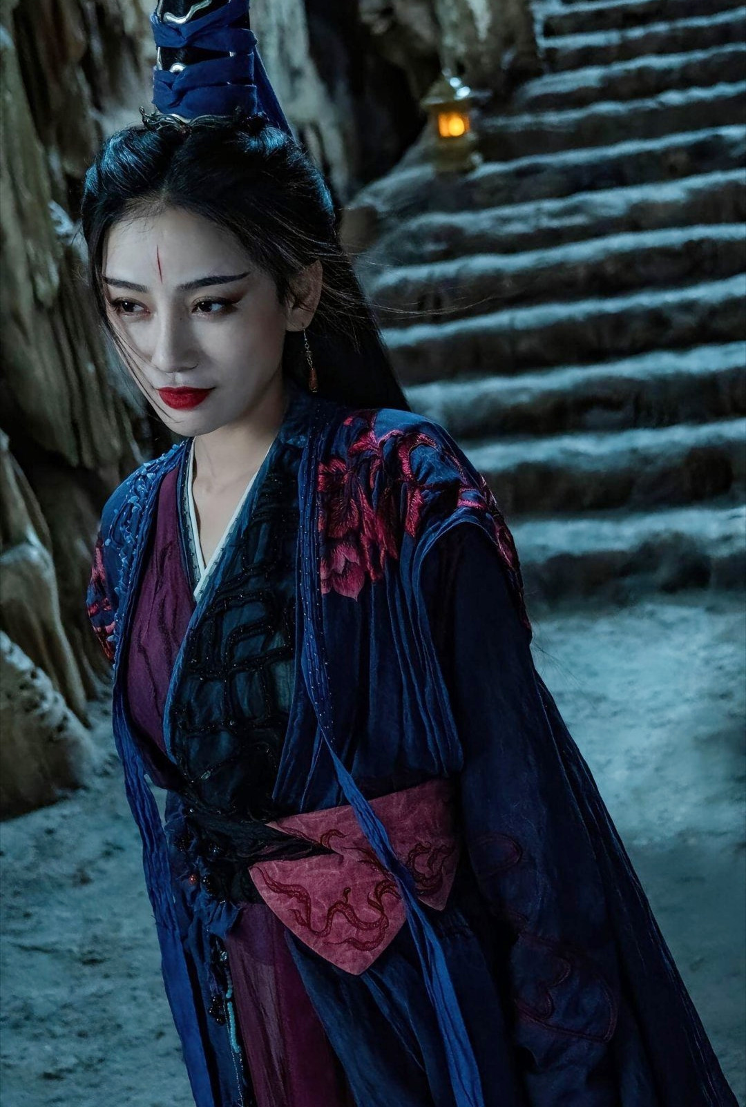 Bên cạnh Triệu Hoa Vi, Vương Tử Thuần, Thần điêu đại hiệp: Vấn thế gian còn có sự tham gia của dàn sao nổi tiếng là La Gia Lương (Quách Tĩnh), Trần Tử Hàm (Hoàng Dung), Thích Ngạn Năng trong vai Kim Luân Pháp Vương, Lâm Tử Thông đảm nhận vai Chu Bá Thông, Thích Tiểu Long đảm nhận vai diễn khách mời Dương Khang. Ngoài những diễn viên trên, các nghệ sĩ được xác nhận là Phó Mỹ vai Lý Mạc Sầu, Đổng Tuyền vai Mục Niệm Từ, Lý Tử Hùng vai Khưu Xử Cơ. Bên cạnh Triệu Hoa Vi, Vương Tử Thuần, Thần điêu đại hiệp: Vấn thế gian còn có sự tham gia của dàn sao nổi tiếng là La Gia Lương (Quách Tĩnh), Trần Tử Hàm (Hoàng Dung), Thích Ngạn Năng trong vai Kim Luân Pháp Vương, Lâm Tử Thông đảm nhận vai Chu Bá Thông, Thích Tiểu Long đảm nhận vai diễn khách mời Dương Khang. Ngoài những diễn viên trên, các nghệ sĩ được xác nhận là Phó Mỹ vai Lý Mạc Sầu, Đổng Tuyền vai Mục Niệm Từ, Lý Tử Hùng vai Khưu Xử Cơ.