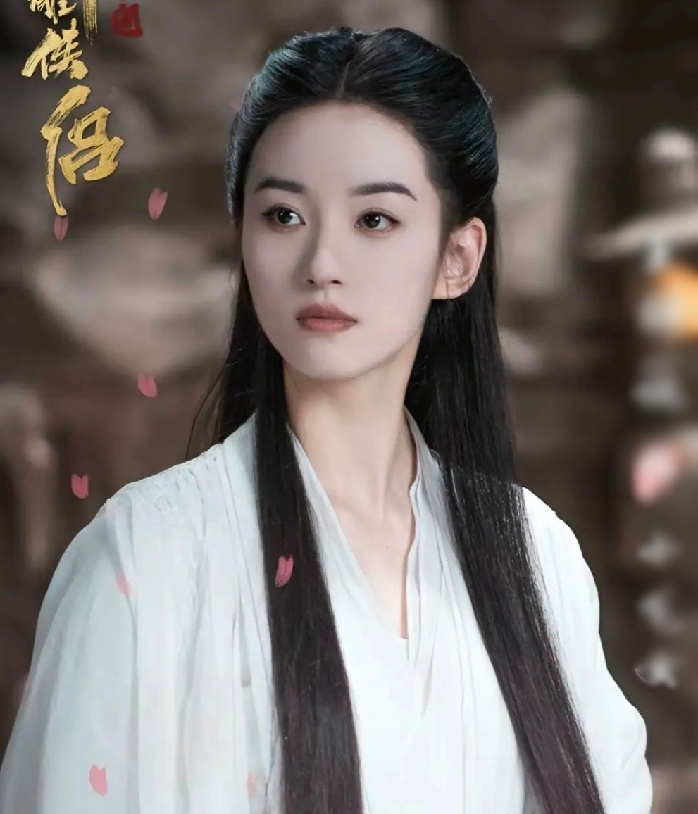 Vai Tiểu Long Nữ do diễn viên sinh năm 2001 Vương Tử Thuần đảm nhận. Tạo hình của cô được khán giả đánh giá tốt. Nữ diễn viên nhận nhiều lời khen xinh đẹp, lạnh lùng nhưng thiếu khí chất thần tiên, thanh thoát. Khán giả mong chờ sự thể hiện trên màn ảnh của nữ diễn viên để có đánh giá khách quan hơn. Vai Tiểu Long Nữ do diễn viên sinh năm 2001 Vương Tử Thuần đảm nhận. Tạo hình của cô được khán giả đánh giá tốt. Nữ diễn viên nhận nhiều lời khen xinh đẹp, lạnh lùng nhưng thiếu khí chất thần tiên, thanh thoát. Khán giả mong chờ sự thể hiện trên màn ảnh của nữ diễn viên để có đánh giá khách quan hơn.