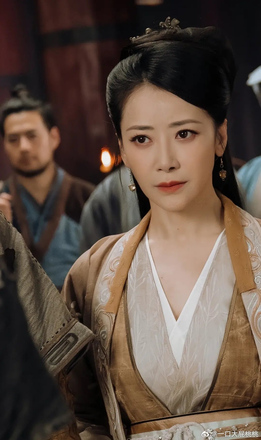 Bên cạnh Triệu Hoa Vi, Vương Tử Thuần, Thần điêu đại hiệp: Vấn thế gian còn có sự tham gia của dàn sao nổi tiếng là La Gia Lương (Quách Tĩnh), Trần Tử Hàm (Hoàng Dung), Thích Ngạn Năng trong vai Kim Luân Pháp Vương, Lâm Tử Thông đảm nhận vai Chu Bá Thông, Thích Tiểu Long đảm nhận vai diễn khách mời Dương Khang. Ngoài những diễn viên trên, các nghệ sĩ được xác nhận là Phó Mỹ vai Lý Mạc Sầu, Đổng Tuyền vai Mục Niệm Từ, Lý Tử Hùng vai Khưu Xử Cơ. Bên cạnh Triệu Hoa Vi, Vương Tử Thuần, Thần điêu đại hiệp: Vấn thế gian còn có sự tham gia của dàn sao nổi tiếng là La Gia Lương (Quách Tĩnh), Trần Tử Hàm (Hoàng Dung), Thích Ngạn Năng trong vai Kim Luân Pháp Vương, Lâm Tử Thông đảm nhận vai Chu Bá Thông, Thích Tiểu Long đảm nhận vai diễn khách mời Dương Khang. Ngoài những diễn viên trên, các nghệ sĩ được xác nhận là Phó Mỹ vai Lý Mạc Sầu, Đổng Tuyền vai Mục Niệm Từ, Lý Tử Hùng vai Khưu Xử Cơ.