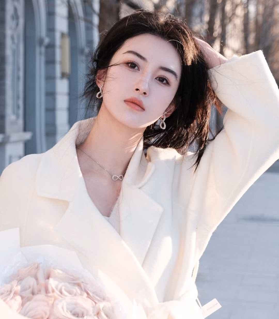 Để vào vai Tiểu Long Nữ, Vương Tử Thần mất sáu tháng rèn luyện võ thuật, đài từ trước khi nhập vai. Theo Sina, trước mắt tạo hình Tiểu Long Nữ của Vương Tử Thuần được đánh giá là đơn giản, khá giống với đàn chị Lý Nhược Đồng. Nữ diễn viên sinh năm 2001 có vẻ đẹp lạnh lùng, phù hợp với hình tượng nhân vật Cô Cô vốn sống lâu năm trong Cổ Mộ, không tiếp xúc với thế giới bên ngoài.