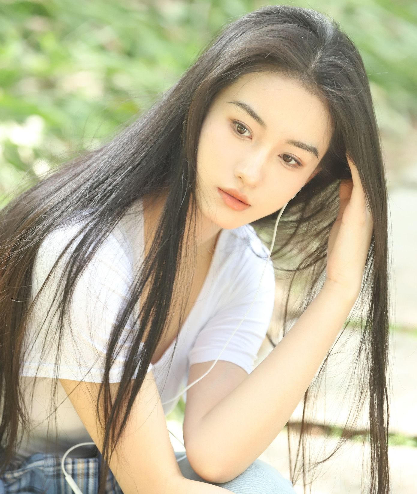 Để vào vai Tiểu Long Nữ, Vương Tử Thần mất sáu tháng rèn luyện võ thuật, đài từ trước khi nhập vai. Theo Sina, trước mắt tạo hình Tiểu Long Nữ của Vương Tử Thuần được đánh giá là đơn giản, khá giống với đàn chị Lý Nhược Đồng. Nữ diễn viên sinh năm 2001 có vẻ đẹp lạnh lùng, phù hợp với hình tượng nhân vật Cô Cô vốn sống lâu năm trong Cổ Mộ, không tiếp xúc với thế giới bên ngoài. Để vào vai Tiểu Long Nữ, Vương Tử Thần mất sáu tháng rèn luyện võ thuật, đài từ trước khi nhập vai. Theo Sina, trước mắt tạo hình Tiểu Long Nữ của Vương Tử Thuần được đánh giá là đơn giản, khá giống với đàn chị Lý Nhược Đồng. Nữ diễn viên sinh năm 2001 có vẻ đẹp lạnh lùng, phù hợp với hình tượng nhân vật Cô Cô vốn sống lâu năm trong Cổ Mộ, không tiếp xúc với thế giới bên ngoài.