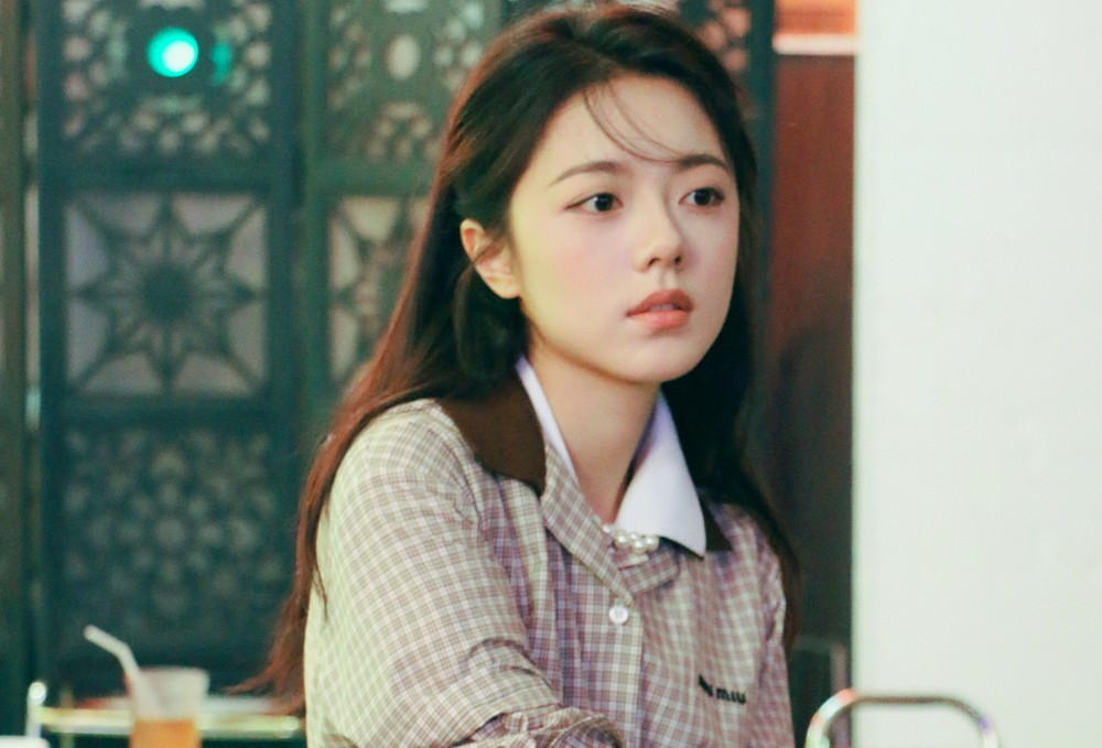 Triệu Kim Mạch bị liên lụy, khán giả ghét đoàn phim, tẩy chay cô, đuổi cô ra khỏi giới giải trí. Triệu Kim Mạch bị liên lụy, khán giả ghét đoàn phim, tẩy chay cô, đuổi cô ra khỏi giới giải trí.