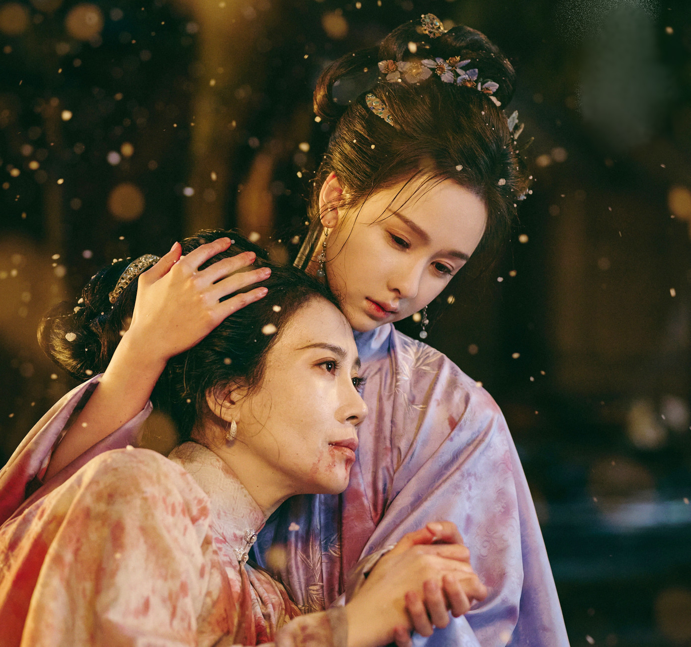 Thế nhưng, nhờ bộ phim Khi chim nhạn trở về, Trần Đô Linh đã phá vỡ được những định kiến này. Đây là tác phẩm đầu tiên của nền tảng Tencent Video vượt mốc 30.000 điểm nhiệt độ trong năm 2025. Bên cạnh đó, phim còn được đánh giá 7/10 điểm Douban. Đáng nói, tác phẩm không có nhiều phân cảnh yêu đương mà tập trung vào hành trình trả thù và cứu giúp người thân của nữ chính. Do đó, Khi chim nhạn trở về không cần dựa vào việc PR chuyện tình yêu nam nữ như các phim ngôn tình khác để thu hút người xem.