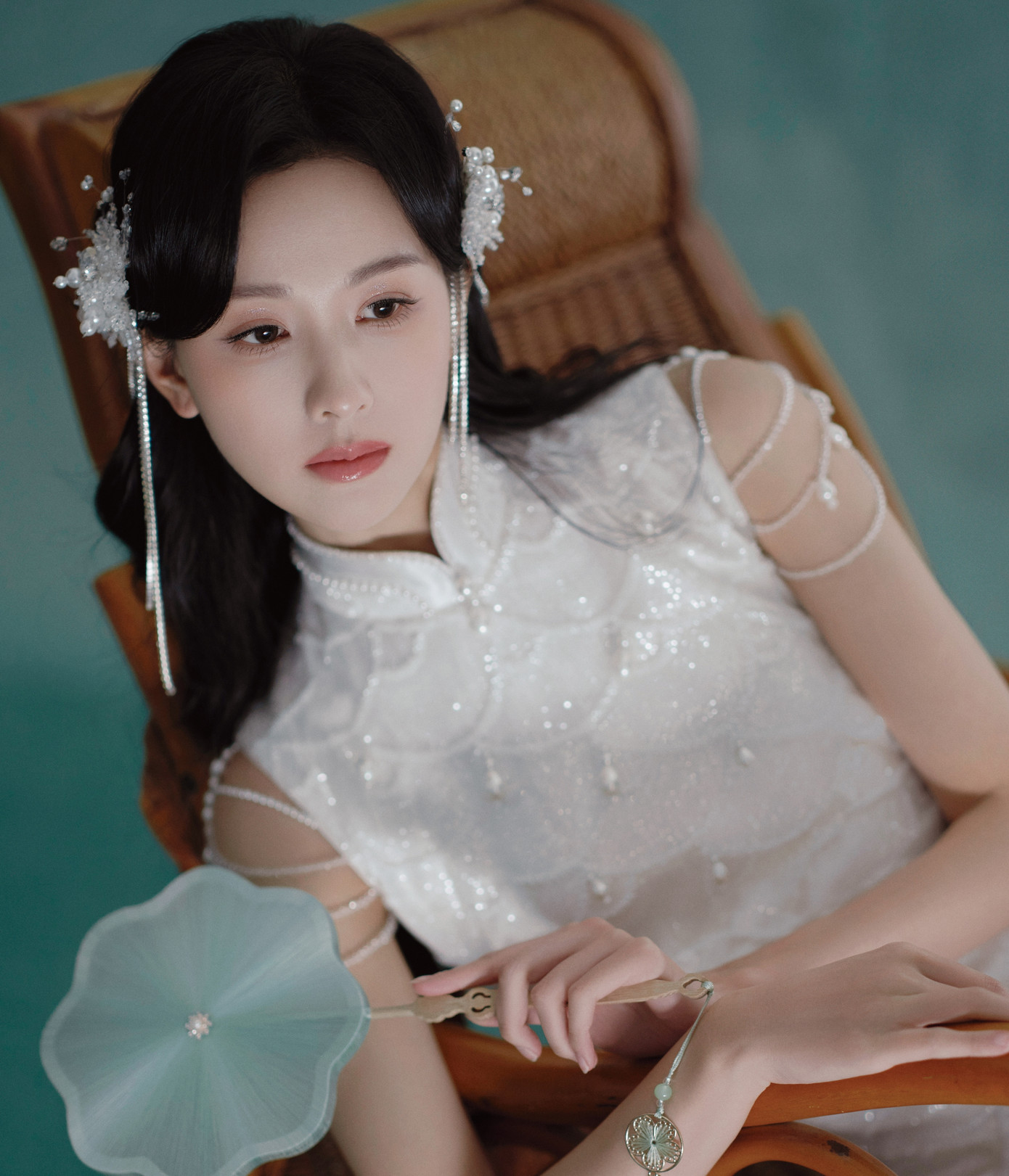 Cùng năm, Trần Đô Linh nhận vai chính trong bộ phim Tai trái của Tô Hữu Bằng và dần bước vào con đường showbiz. Cô để lại dấu ấn qua nhiều tác phẩm như Thất Nguyệt và An Sinh, Ngọc lâu xuân, Tam xoa kích…