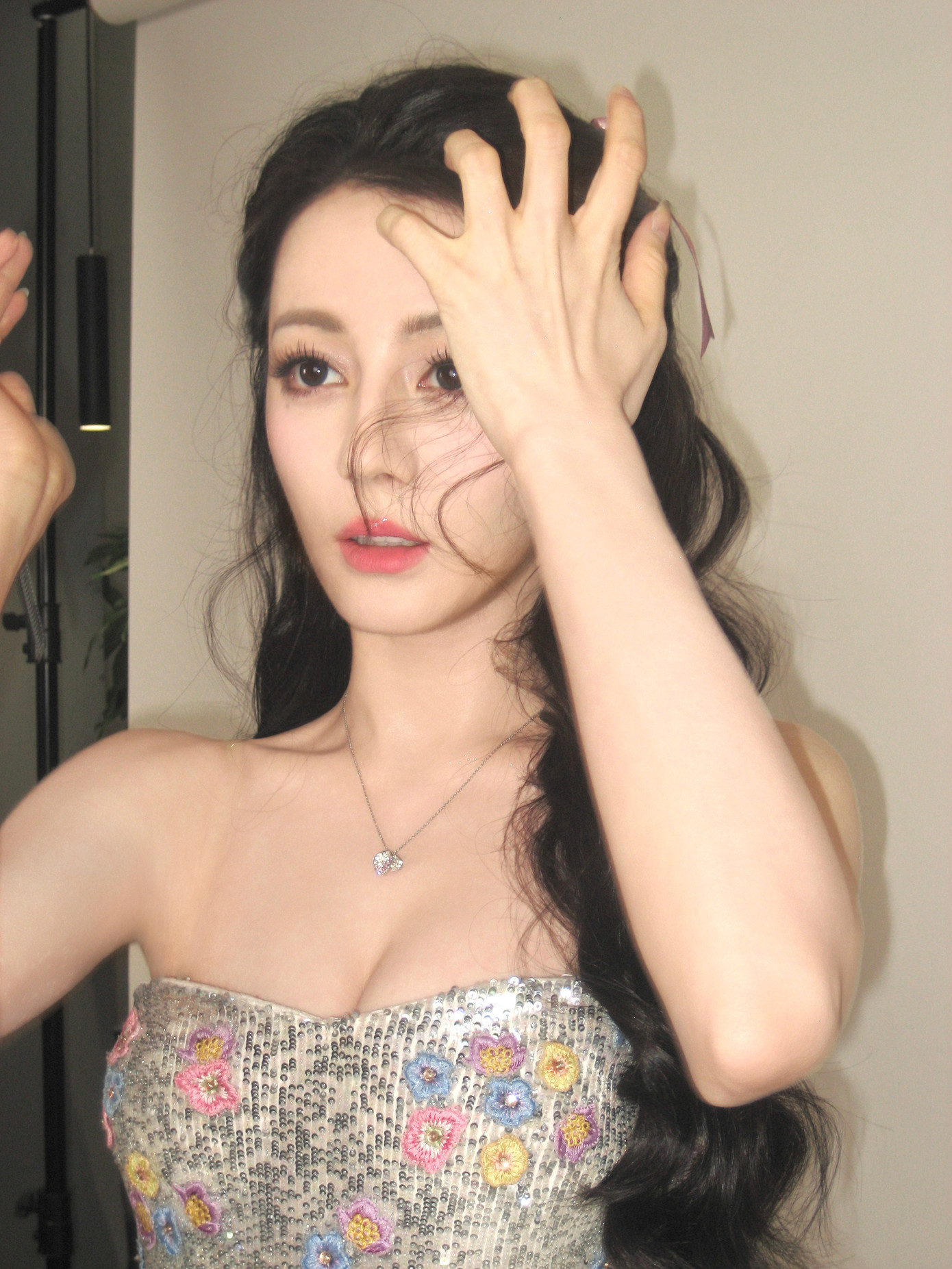 Nhiệt Ba bị công ty chèn ép.. Nhiệt Ba bị công ty chèn ép..