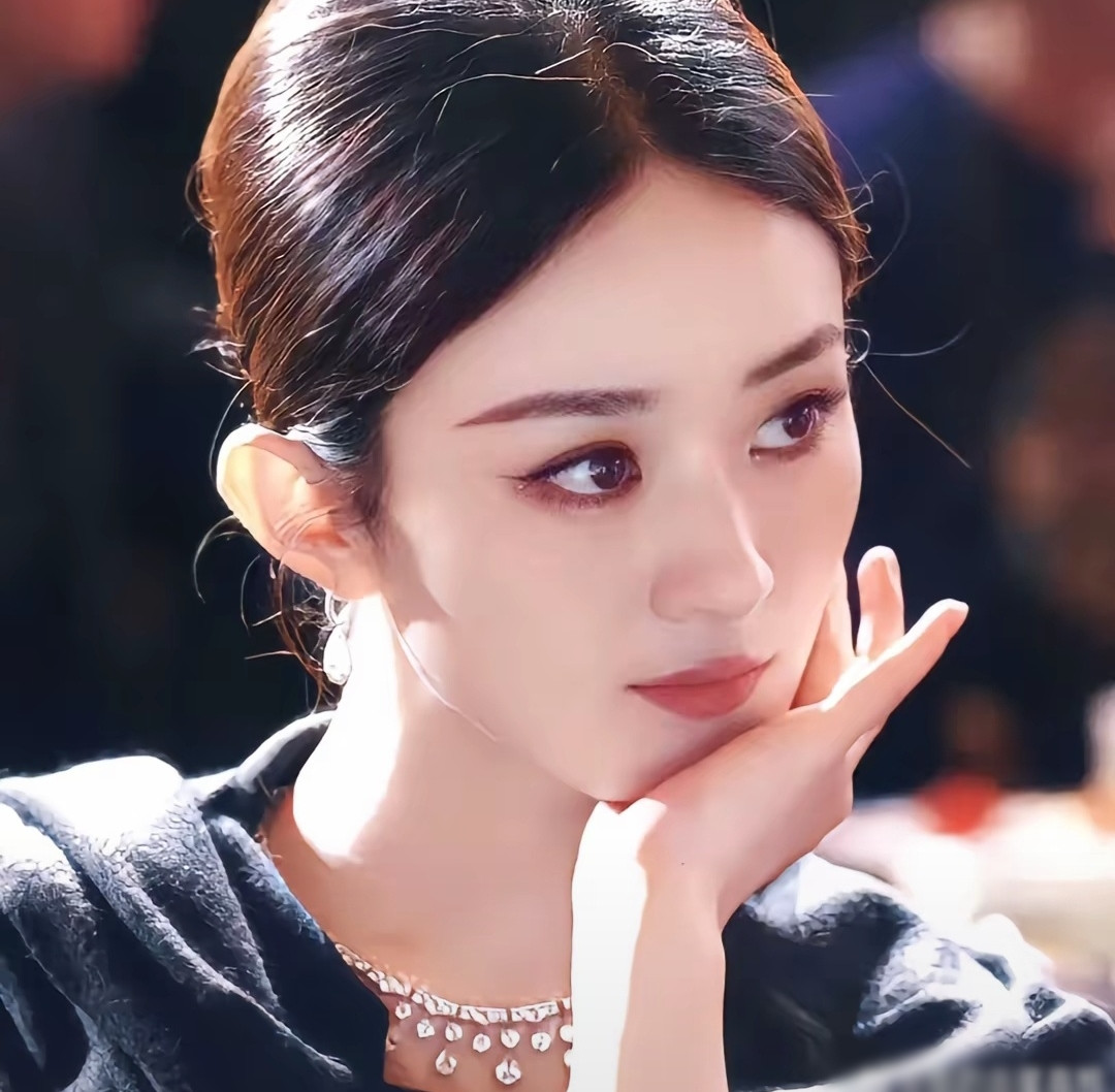 Triệu Lệ Dĩnh vướng tin hẹn hò Lâm Canh Tân.