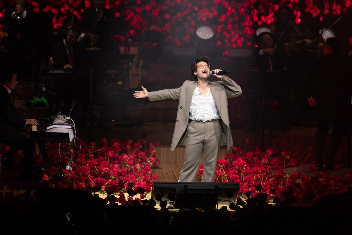 Trước đó, anh đã tổ chức concert tại Australia và Singapore. Trước đó, anh đã tổ chức concert tại Australia và Singapore.