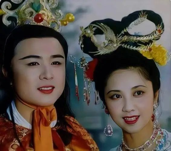 Từ Thiếu Hoa nổi tiếng với vai Đường Tăng trong Tây du ký 1986. Từ Thiếu Hoa nổi tiếng với vai Đường Tăng trong Tây du ký 1986.