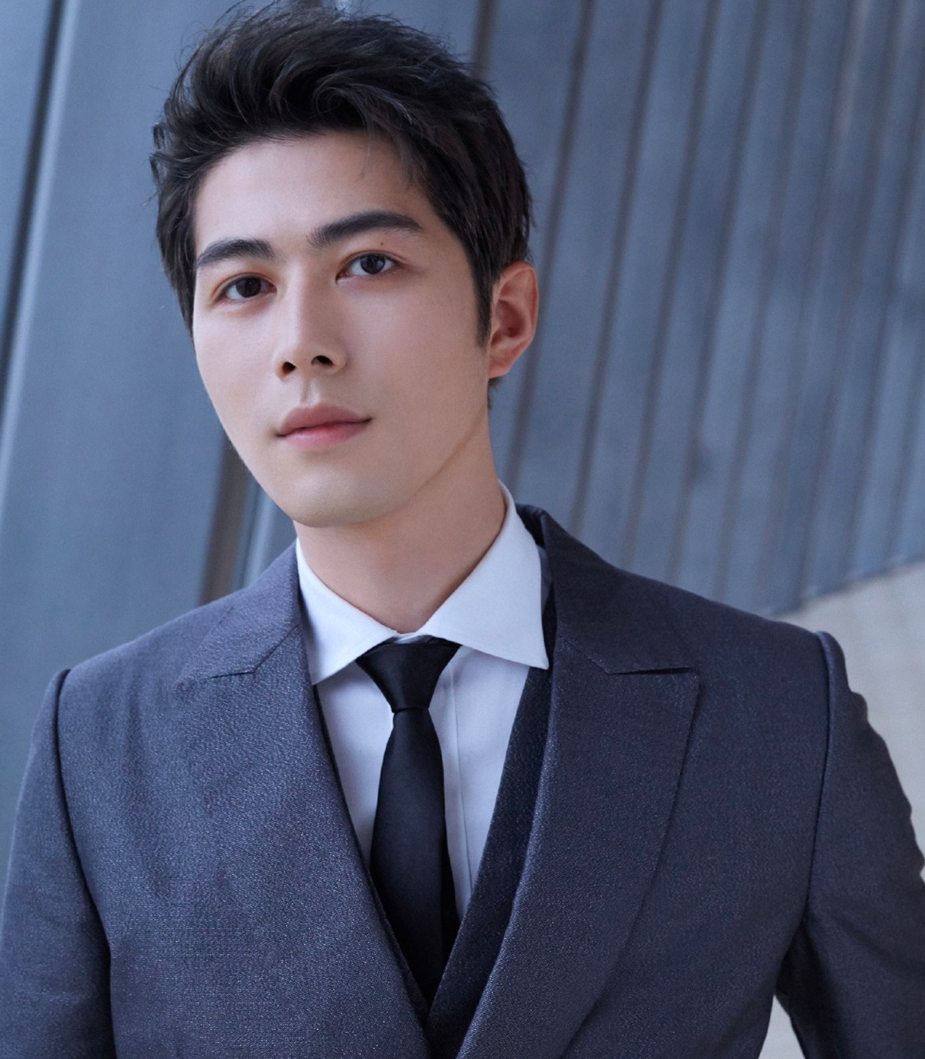 Trần Học Đông có gia cảnh nghèo khó, nỗ lực vươn lên nhưng tai tiếng bủa vây. Trần Học Đông có gia cảnh nghèo khó, nỗ lực vươn lên nhưng tai tiếng bủa vây.