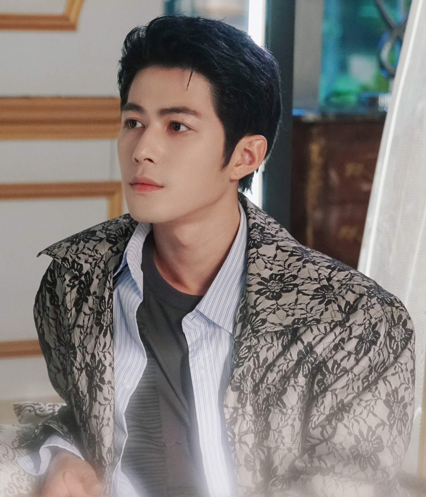 Trần Học Đông có gia cảnh nghèo khó, nỗ lực vươn lên nhưng tai tiếng bủa vây. Trần Học Đông có gia cảnh nghèo khó, nỗ lực vươn lên nhưng tai tiếng bủa vây.