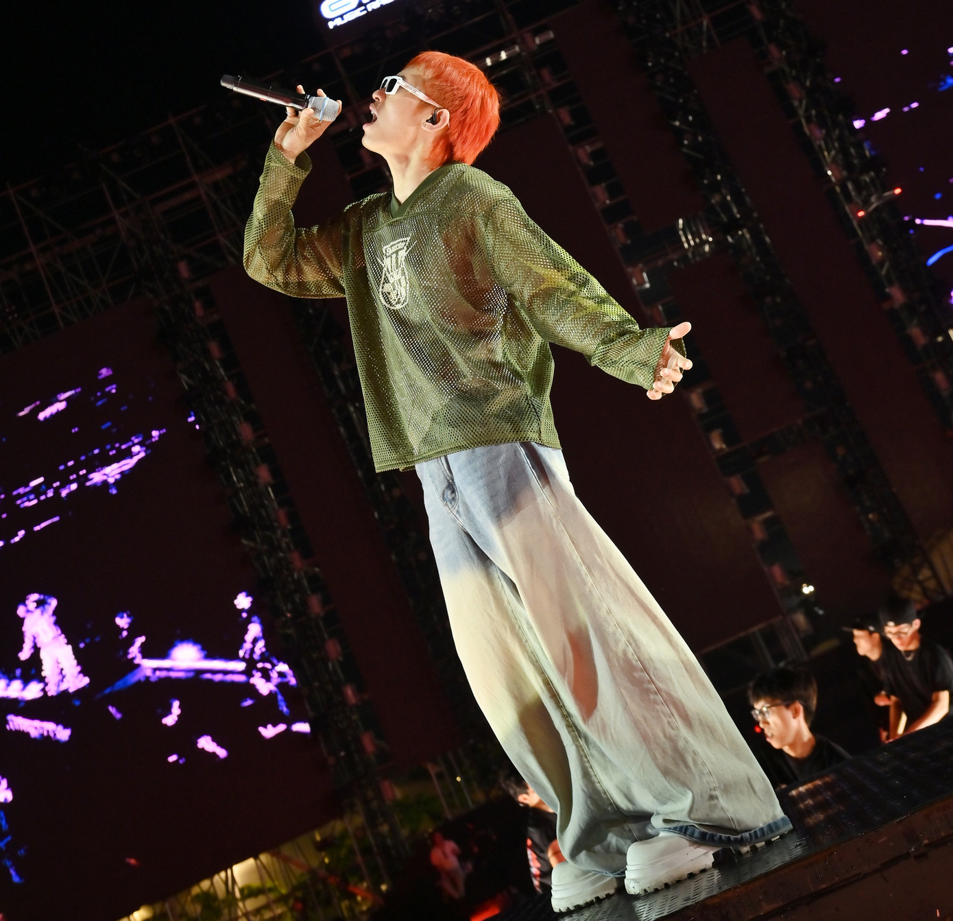 Kay Trần xuất hiện với mái tóc hồng ấn tượng. Kay Trần xuất hiện với mái tóc hồng ấn tượng.