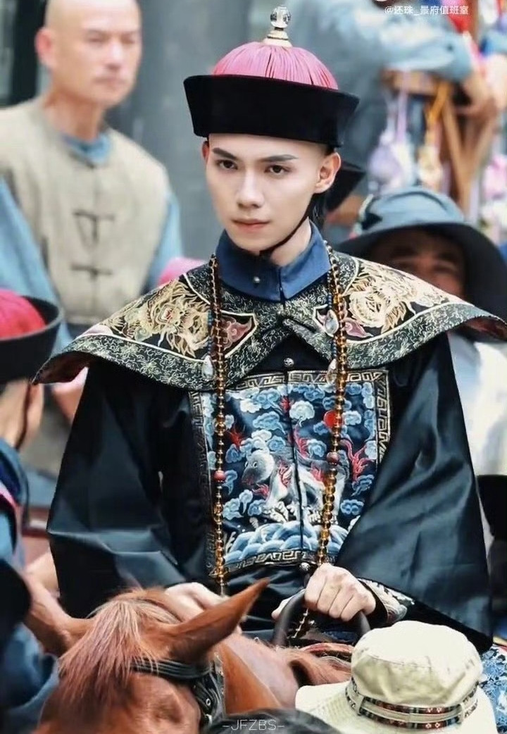 La Nhất Châu đóng chính trong Hoàn Châu cách cách bản phim ngắn.