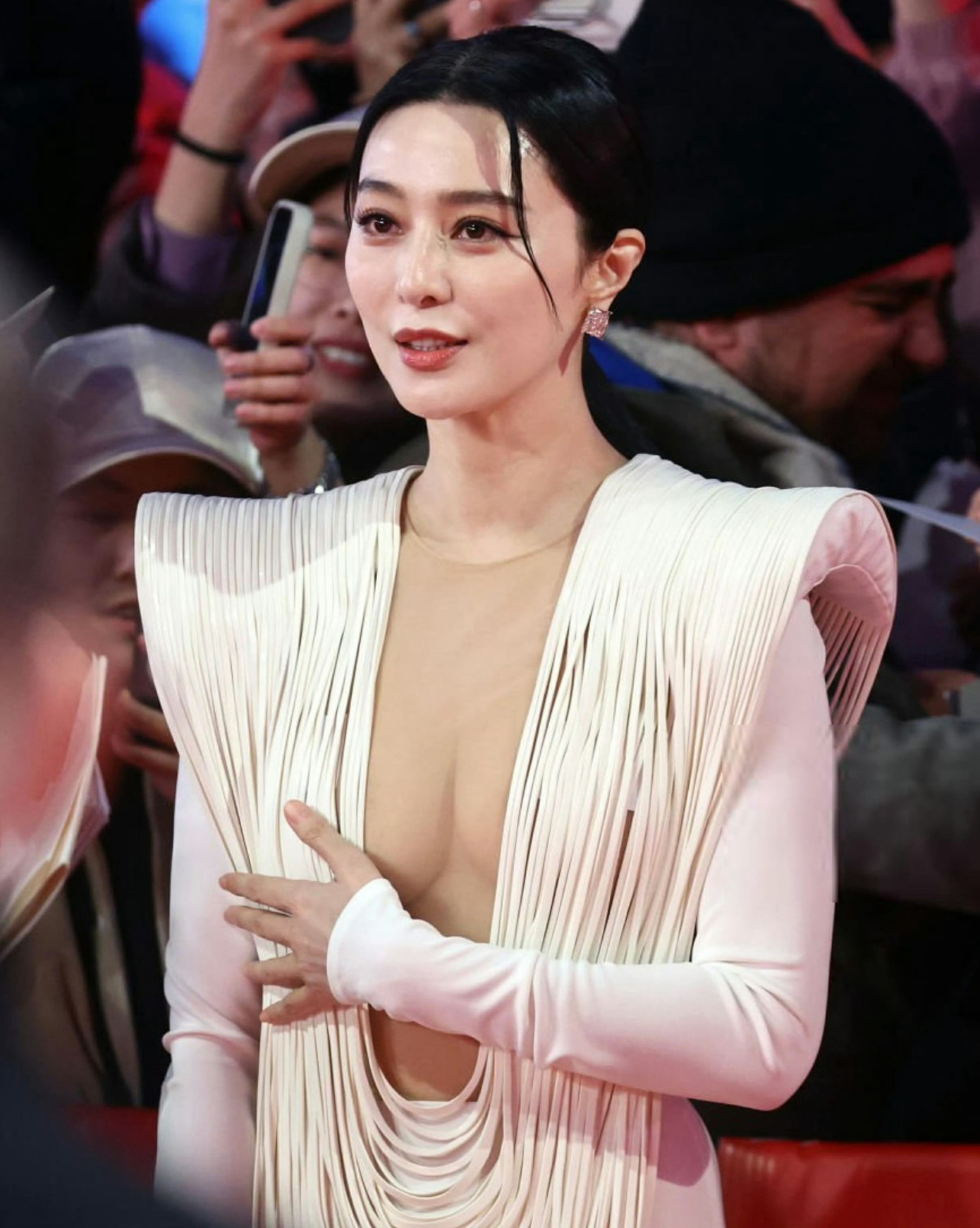 Nhan sắc Phạm Băng Băng được khen ngợi trẻ trung hơn tuổi 44. Nhan sắc Phạm Băng Băng được khen ngợi trẻ trung hơn tuổi 44.