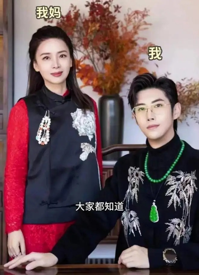 Diêu Gia chụp hình cùng con trai. Nữ diễn viên trẻ trung và có cuộc sống giàu sang.