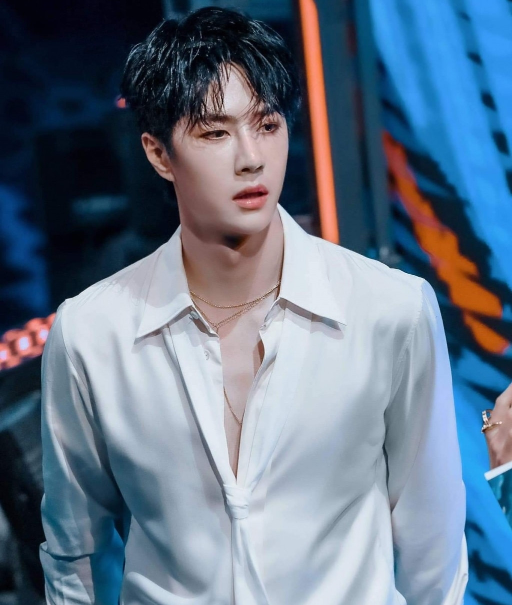 Lý Ái Khanh có quan hệ mờ ám với một số nam diễn viên hạng B và một số ngôi sao hàng đầu.