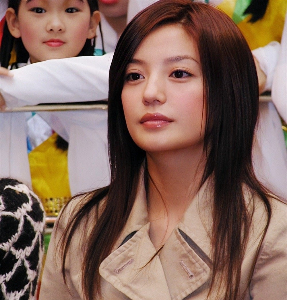 Triệu Vy liên tiếp vướng nhiều rắc rối thời gian gần đây. Triệu Vy liên tiếp vướng nhiều rắc rối thời gian gần đây.