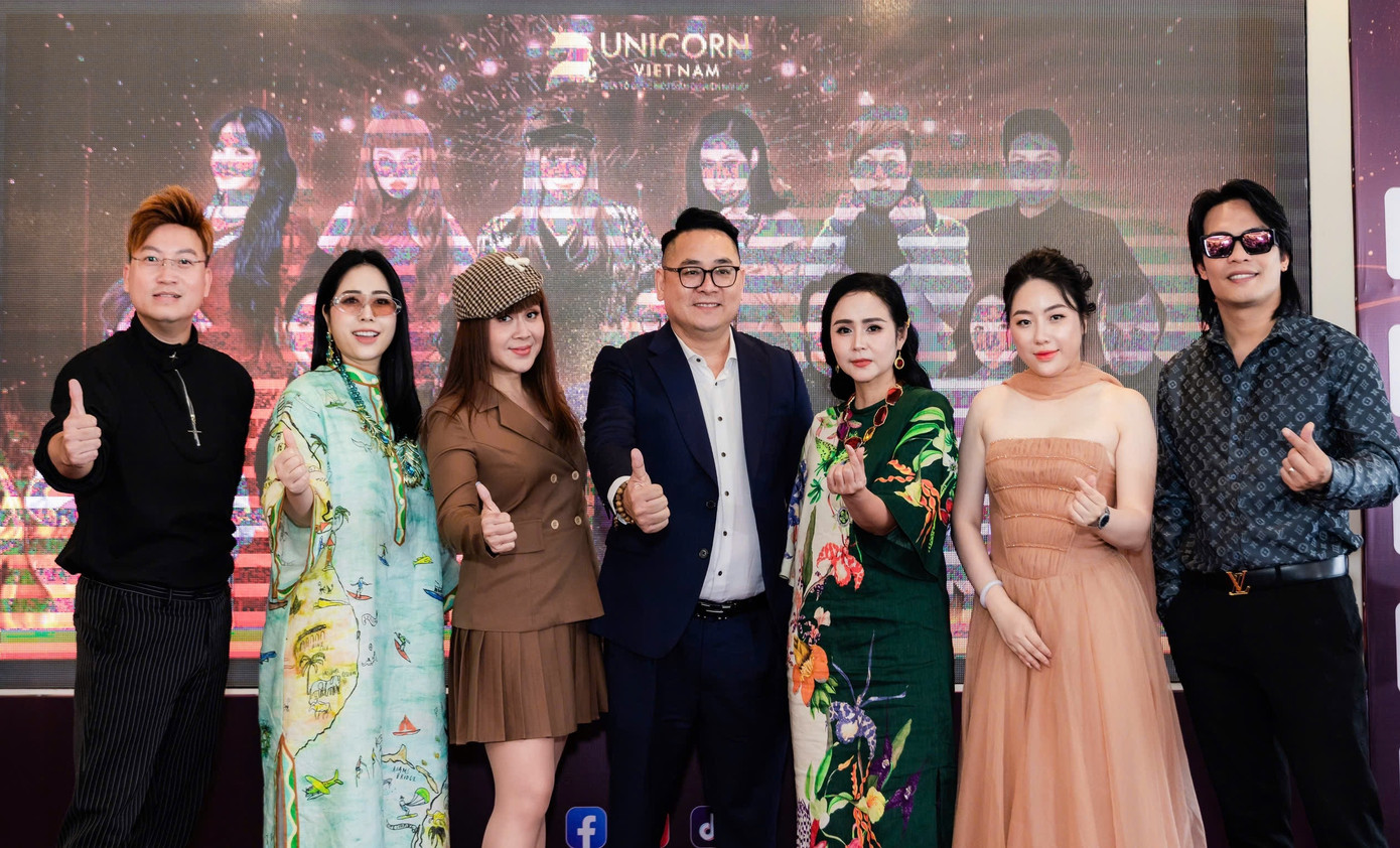 Dàn giám khảo của cuộc thi Tiếng hát Việt toàn cầu 2025. Dàn giám khảo của cuộc thi Tiếng hát Việt toàn cầu 2025.