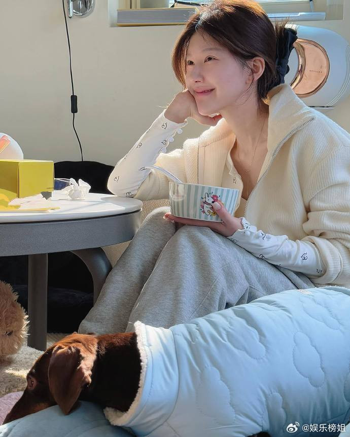 Nữ diễn viên trở thành ngôi sao mang năng lượng tiêu cực. Nữ diễn viên trở thành ngôi sao mang năng lượng tiêu cực.