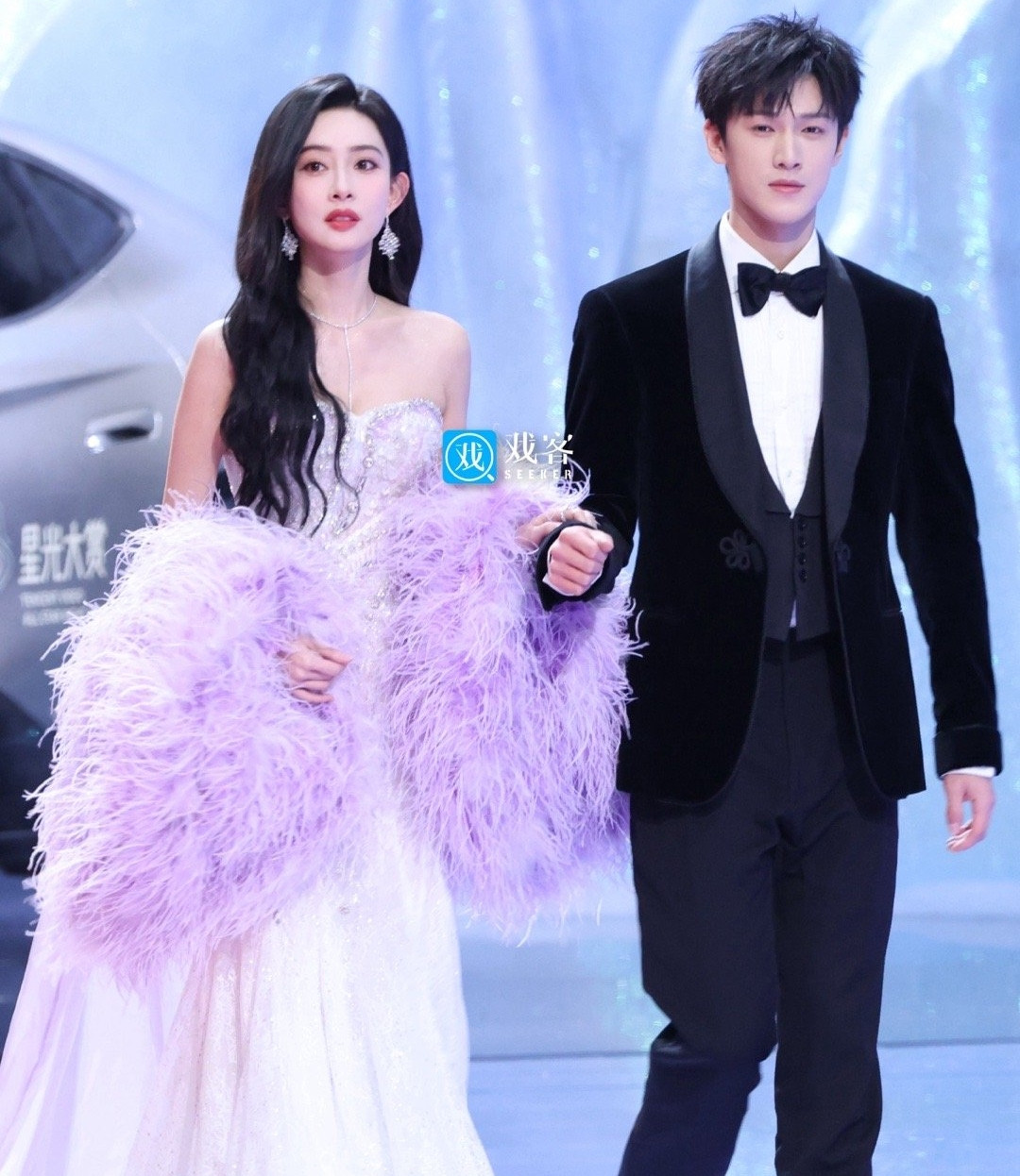 Cặp đôi hot bậc nhất năm 2024 là Mạnh Tử Nghĩa và Lý Quân Nhuệ trong phim Cửu trọng tử. Đây vốn là dự án nhỏ với kinh phí sản xuất không cao, không được công chúng coi trọng trước khi phát sóng. Tuy nhiên, phim lại đạt thành tích tốt, gây tiếng vang giúp hai diễn viên chính bước sang trang sự nghiệp mới. Cặp đôi hot bậc nhất năm 2024 là Mạnh Tử Nghĩa và Lý Quân Nhuệ trong phim Cửu trọng tử. Đây vốn là dự án nhỏ với kinh phí sản xuất không cao, không được công chúng coi trọng trước khi phát sóng. Tuy nhiên, phim lại đạt thành tích tốt, gây tiếng vang giúp hai diễn viên chính bước sang trang sự nghiệp mới.