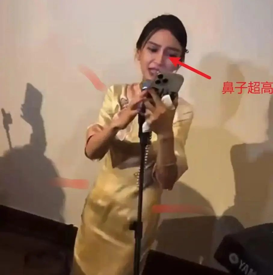 Angelababy còn bị đánh giá lạm dụng phần mềm chỉnh sửa nhan sắc. Thực tế, nữ diễn viên lộ nhiều dấu hiệu tuổi tác trong ảnh chưa qua chỉnh sửa.