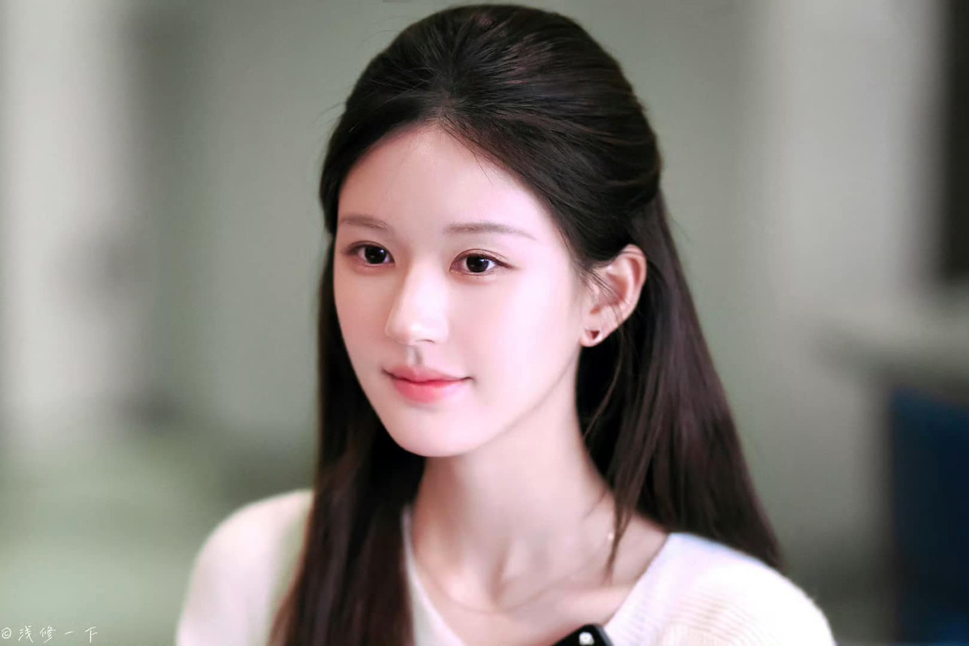 Triệu Lộ Tư bị trầm cảm do bị sếp cũ bạo hành.