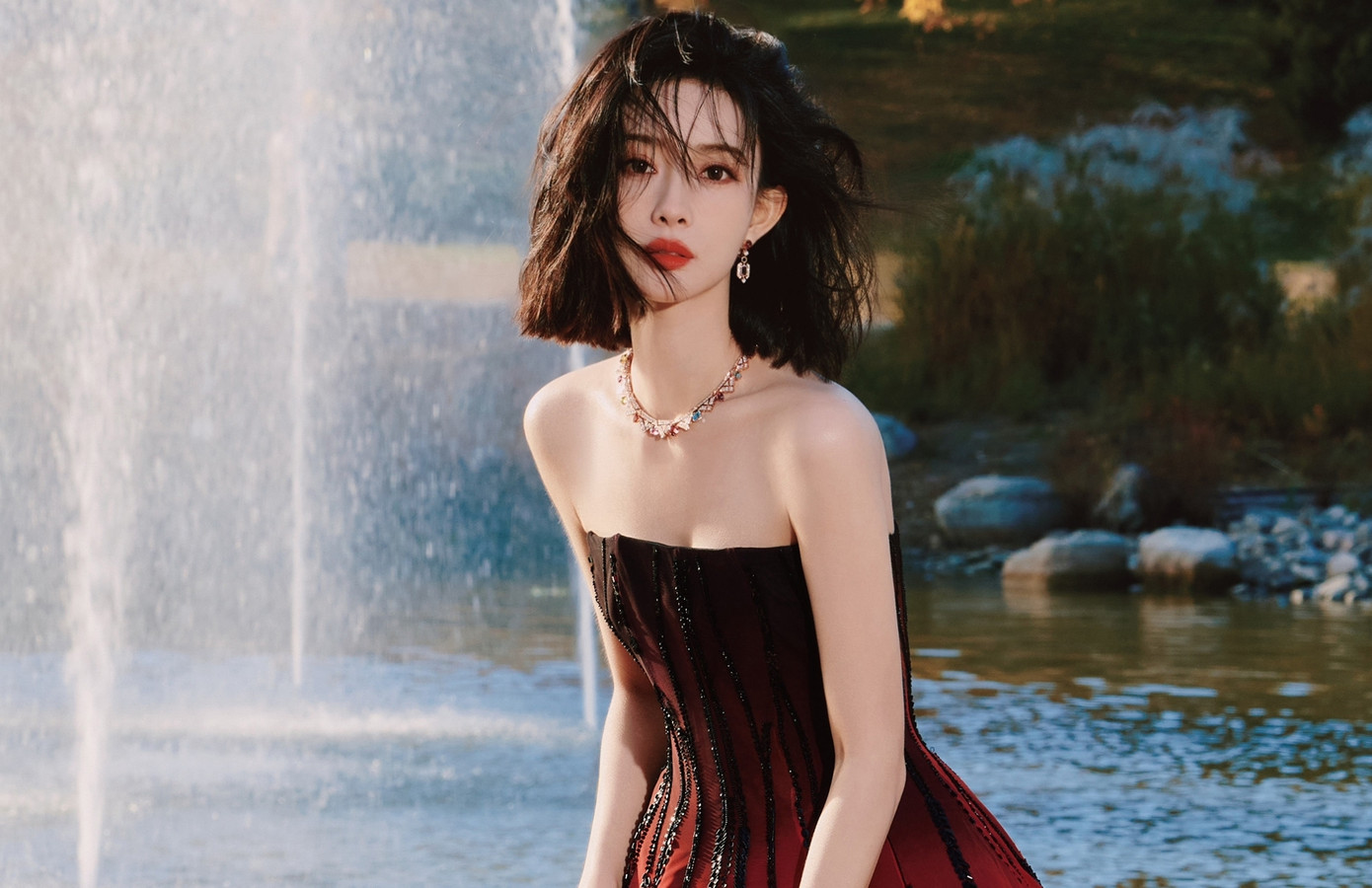 Trước đó, Mạnh Tử Nghĩa cũng tạo được ấn tượng trong các phim như Trần tình lệnh, Luận anh hùng ai xứng anh hùng, Thế giới kiếm hiệp Kim Dung... Nhưng trong các dự án này cô chỉ đóng vai phụ. Cửu trọng tử là vai nữ chính có sức nặng đầu tiên của Mạnh Tử Nghĩa, phim thành công giúp danh tiếng của cô thăng hạng.