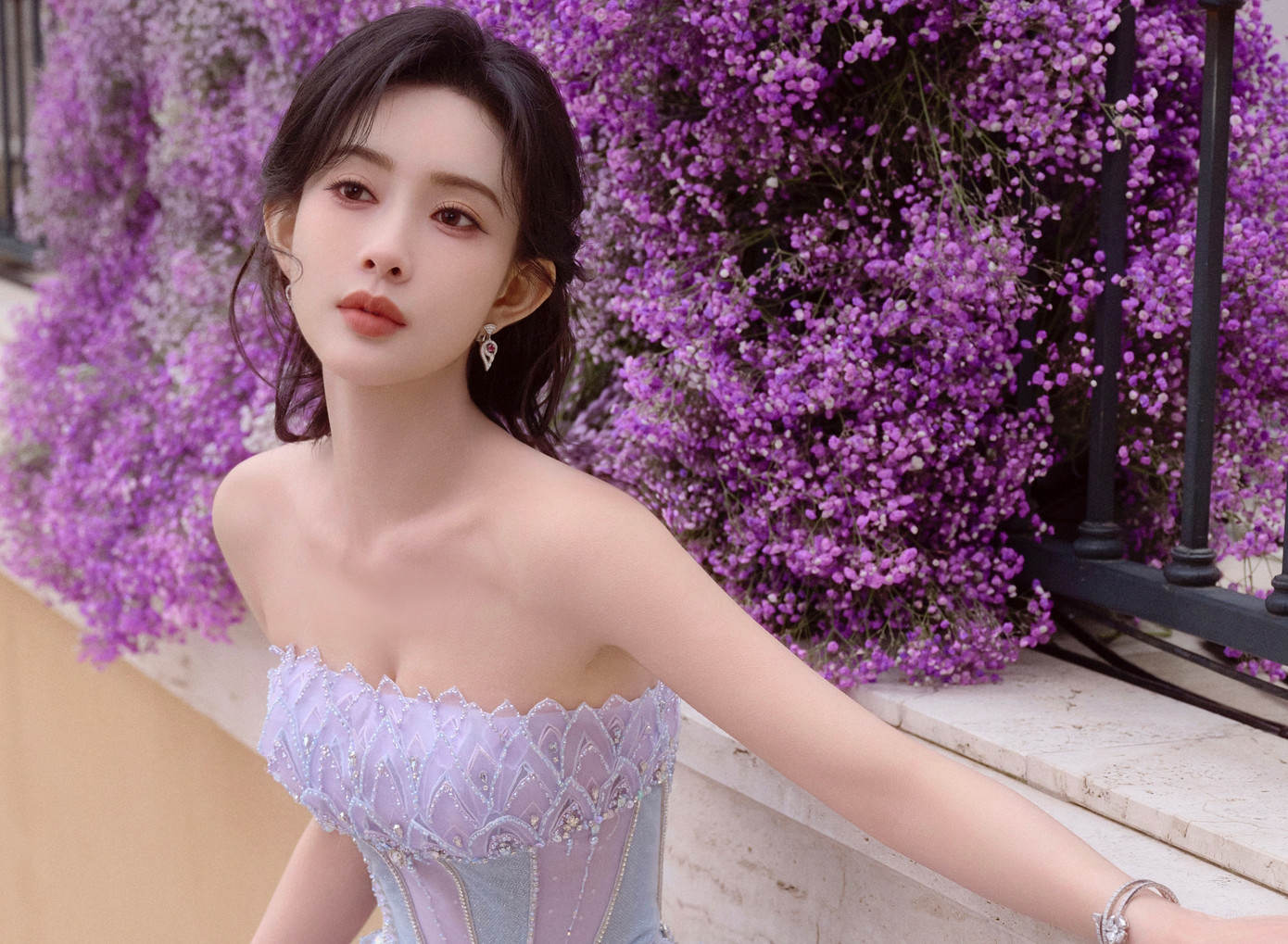 Với vóc dáng thon, Mạnh Tử Nghĩa được đánh giá hợp tạo hình cổ trang. Sự mỏng manh yểu điệu, nhưng cũng quật cường của cô giống miêu tả nữ chính trong tiểu thuyết ngôn tình được ưa chuộng. Vì vậy Mạnh Tử Nghĩa là cái tên được nhà sản xuất ưu ái.