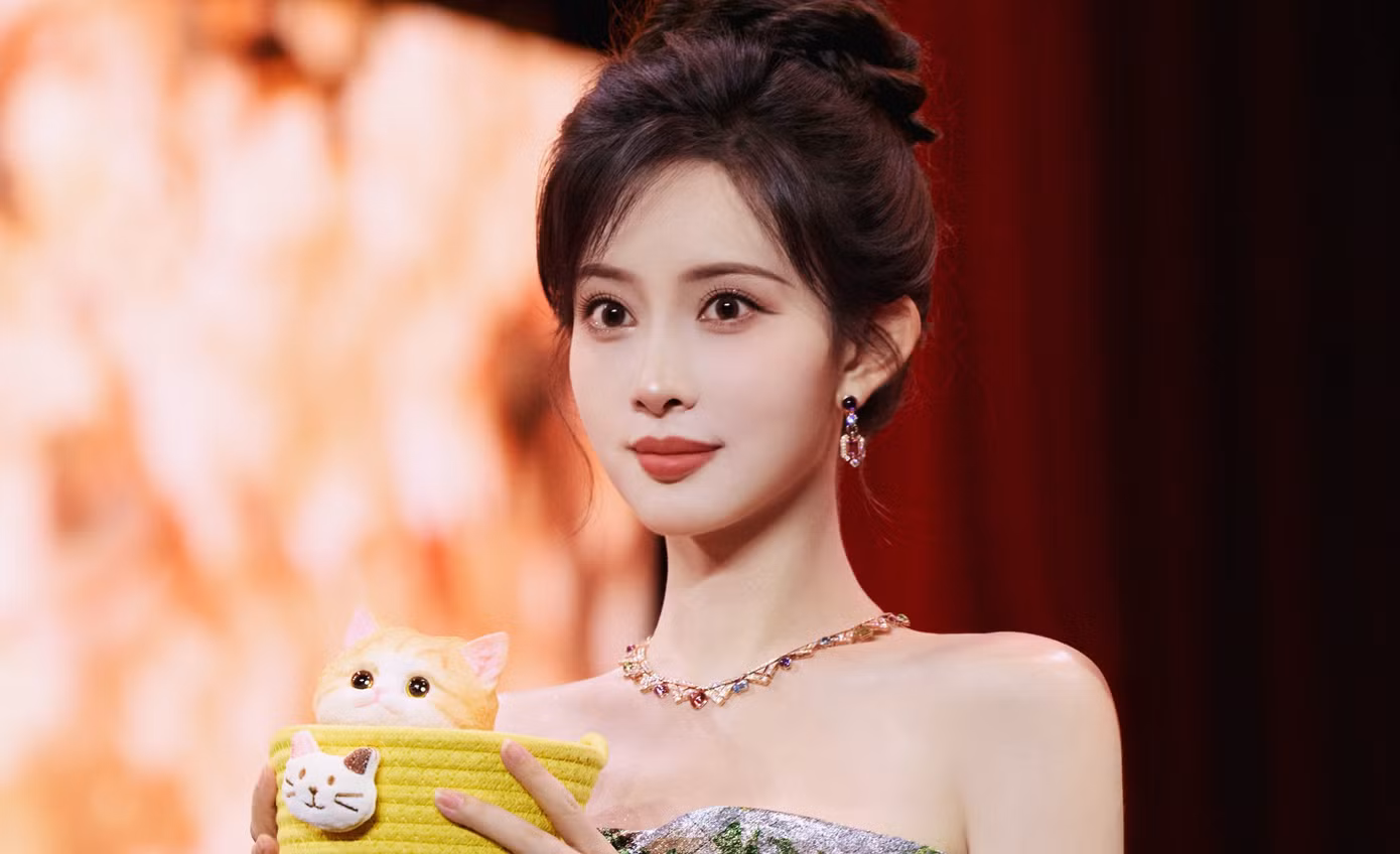 "Bạn có thể nói rằng tôi không phù hợp với vai diễn này, có thể vì bạn cảm thấy ở giai đoạn hiện tại tôi vẫn chưa đủ khả năng để đảm nhận vai này, hoặc bạn nói rằng bạn muốn tìm một nghệ sĩ nổi tiếng hơn. Nhưng nếu bạn nói với tôi rằng vì tôi quá xinh đẹp nên không thể diễn được, tôi sẽ cảm thấy - chẳng lẽ việc tôi xinh đẹp cũng là sai sao?". Mạnh Tử Nghĩa cho rằng vẻ ngoài nổi bật là dao hai lưỡi, vì có những người chỉ quan tâm tới vẻ ngoài của nữ nghệ sĩ mà không chú ý tới tài năng của họ. Ngoại hình quá nổi bật cũng khiến nữ diễn viên gặp nhiều định kiến, bị cho là bình hoa di động.