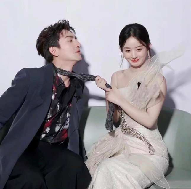 Trong nhiều năm, họ làm bạn và cảm thấy thoải mái khi ở cạnh đối phương. Trong nhiều năm, họ làm bạn và cảm thấy thoải mái khi ở cạnh đối phương.