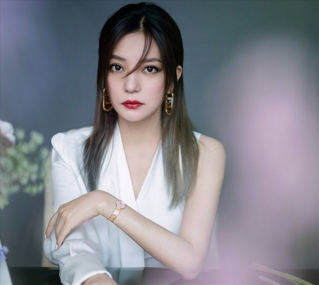 Việc kinh doanh của vợ chồng Triệu Vy từng có nhiều vi phạm. Việc kinh doanh của vợ chồng Triệu Vy từng có nhiều vi phạm.