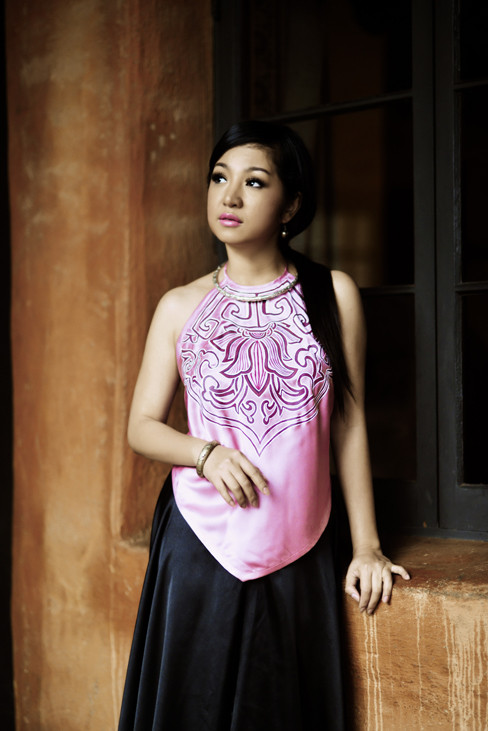 Tuy đã gần tứ tuần nhưng danh hài Thúy Nga vẫn rất trẻ trung, duyên dáng