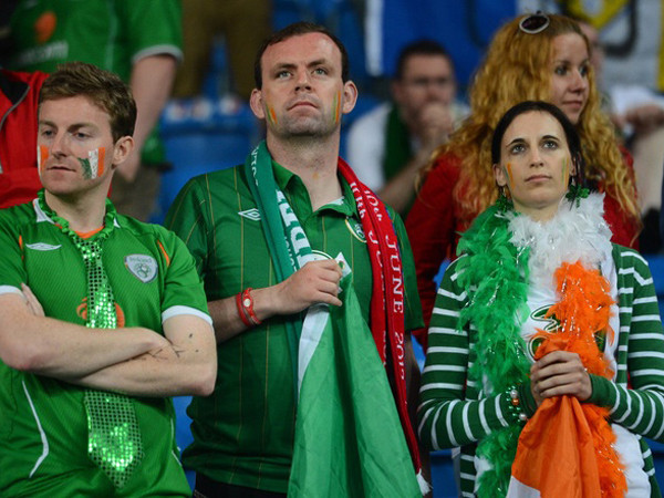 Nỗi buồn của CĐV Ireland trước thất bại của đội nhà ở trận đầu ra quân Ảnh: Getty Images. Nỗi buồn của CĐV Ireland trước thất bại của đội nhà ở trận đầu ra quân Ảnh: Getty Images