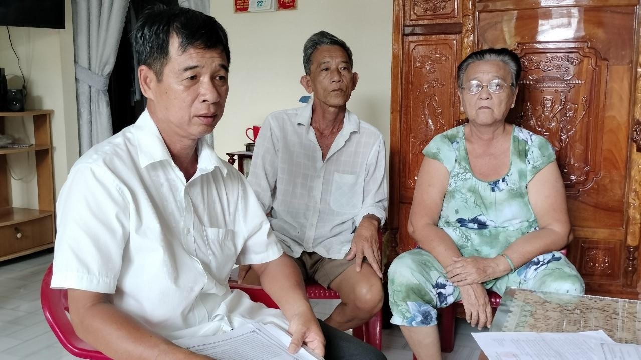 Người dân đang chờ chế độ hỗ trợ dịch COVID-19. Người dân đang chờ chế độ hỗ trợ dịch COVID-19.