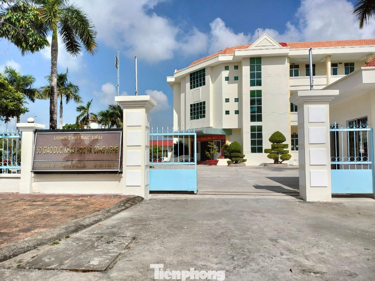 Tổ chức lại Sở Giáo dục, Khoa học và Công nghệ để thành lập 2 Sở gồm: Sở Giáo dục và Đào tạo và Sở Khoa học và Công nghệ.