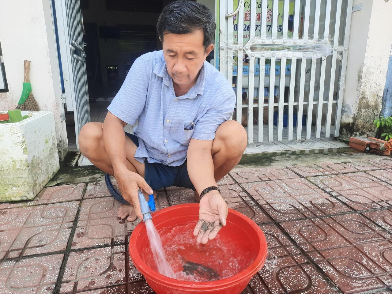 Nước sạch tại dự án khu đô thị mới Hoàng Tâm lại lẫn cát đen, có cặn bẩn.