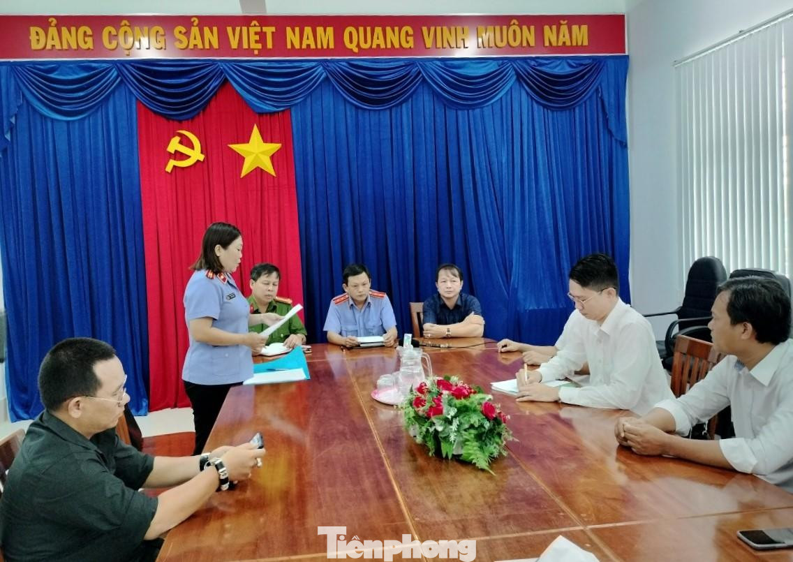 Anh Lam cho rằng buổi công khai xin lỗi thiếu băng rôn, background thể hiện rõ nội dung xin lỗi đối với anh.