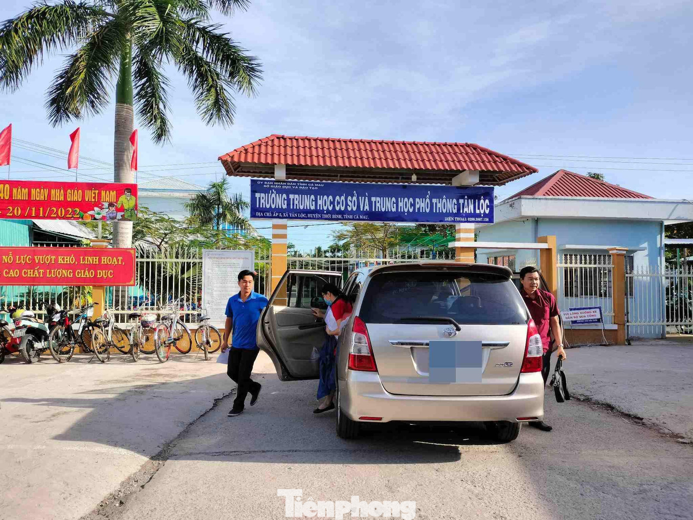 Trường THCS và THPT Tân Lộc.