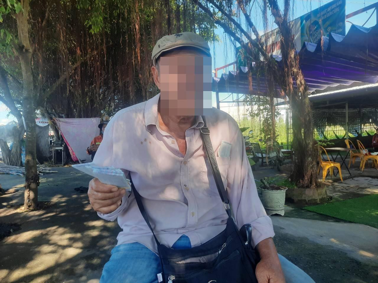 Ông Hai kể lại thời điểm bị giật vé số.