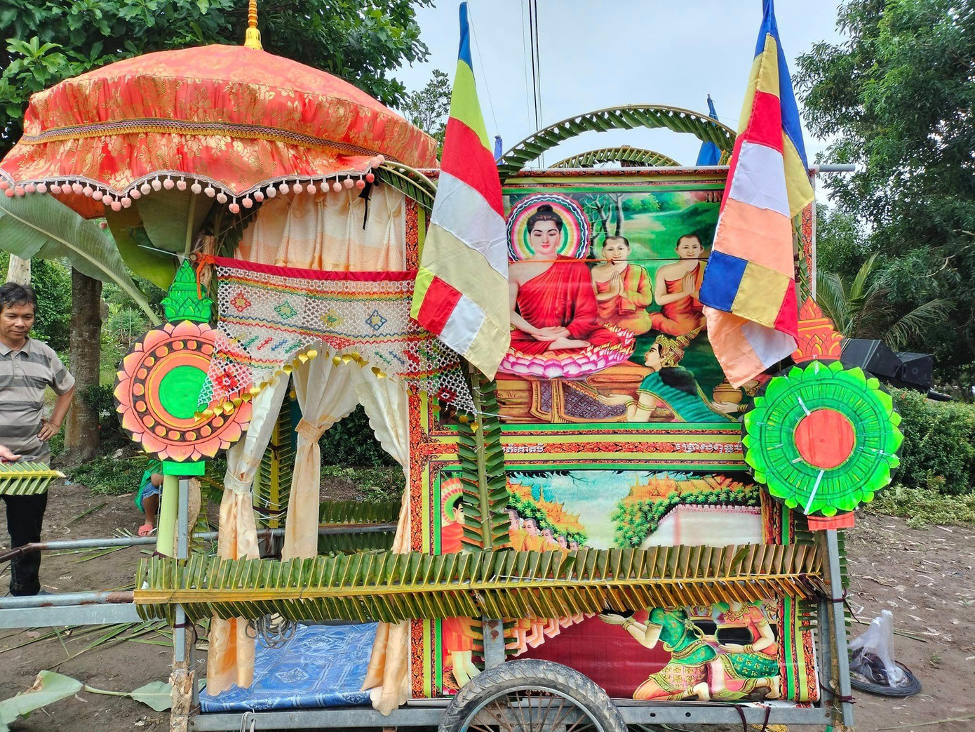 “Kathina” theo ngôn ngữ kinh điển của Phật giáo Nam Tông dùng trong việc chép kinh cùng tụng niệm, có nghĩa là sự vững bền, chặt chẽ. Lễ Dâng y Kathina theo quan niệm của Phật giáo Nam Tông là việc Phật tử dâng y áo (cà sa) và các vật phẩm lên các nhà sư để thể hiện sự gắn bó, bền chặt.