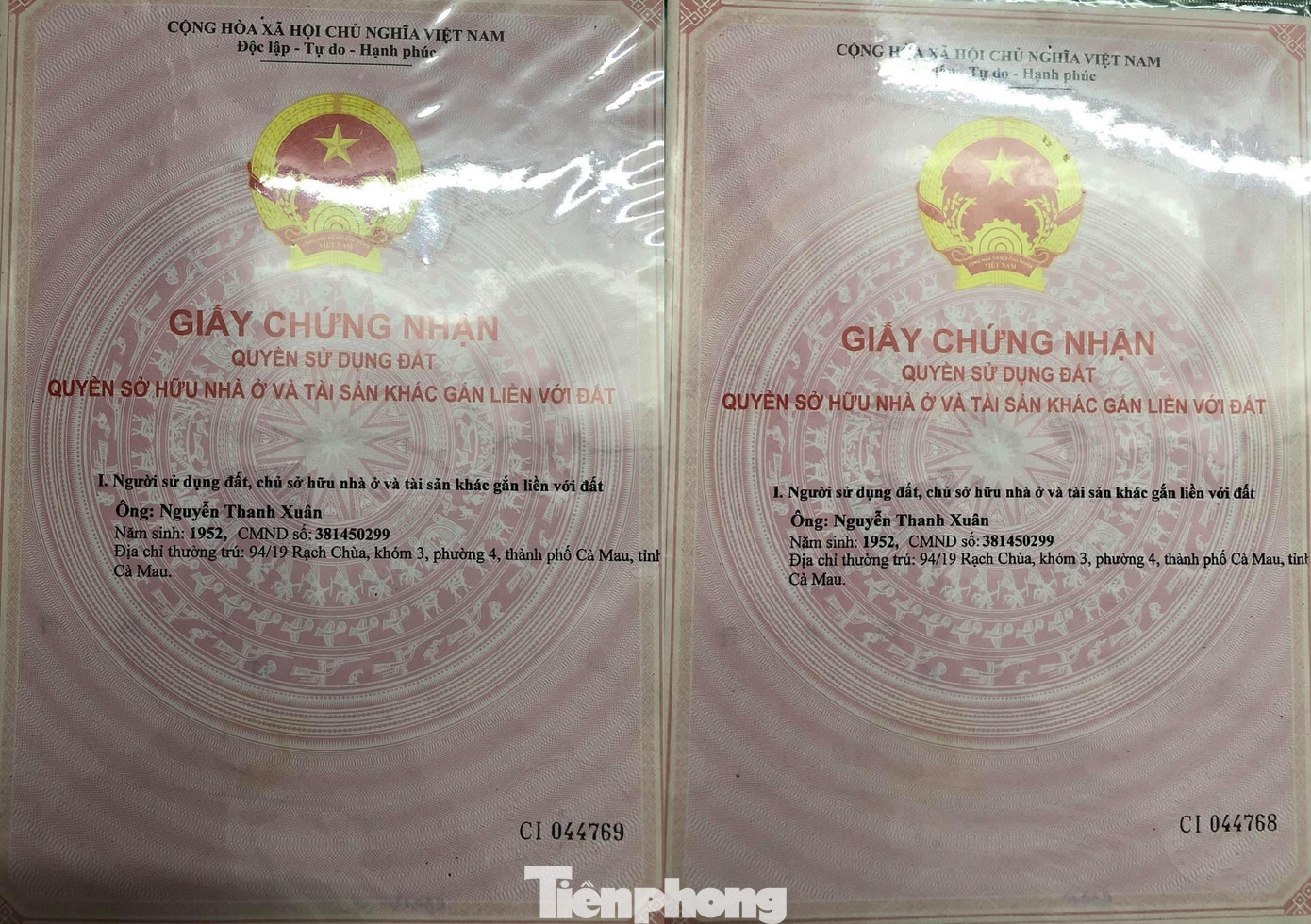 2 "sổ đỏ" cán bộ xã đưa người khác đi thế chấp vay tiền. 2 "sổ đỏ" cán bộ xã đưa người khác đi thế chấp vay tiền.