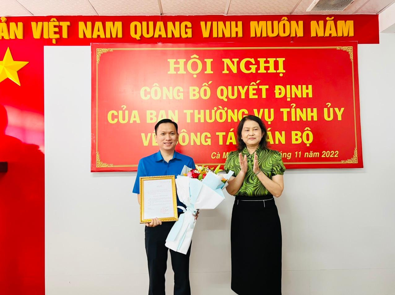 Ông Huỳnh Hảnh, nguyên Phó Bí thư Tỉnh đoàn vừa được điều động tham gia Ban Chấp hành, Ban Thường vụ và giữ chức Phó Bí thư Huyện ủy Thới Bình (nhiệm kỳ 2020-2025). Ông Huỳnh Hảnh, nguyên Phó Bí thư Tỉnh đoàn vừa được điều động tham gia Ban Chấp hành, Ban Thường vụ và giữ chức Phó Bí thư Huyện ủy Thới Bình (nhiệm kỳ 2020-2025).