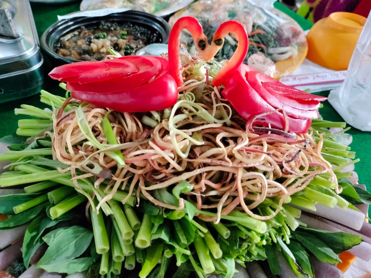 Phần trang trí hài hòa, đẹp mắt, hấp dẫn có ý nghĩa, bố cục và tính sáng tạo cũng góp phần ghi điểm trong mắt ban giám khảo cuộc thi.