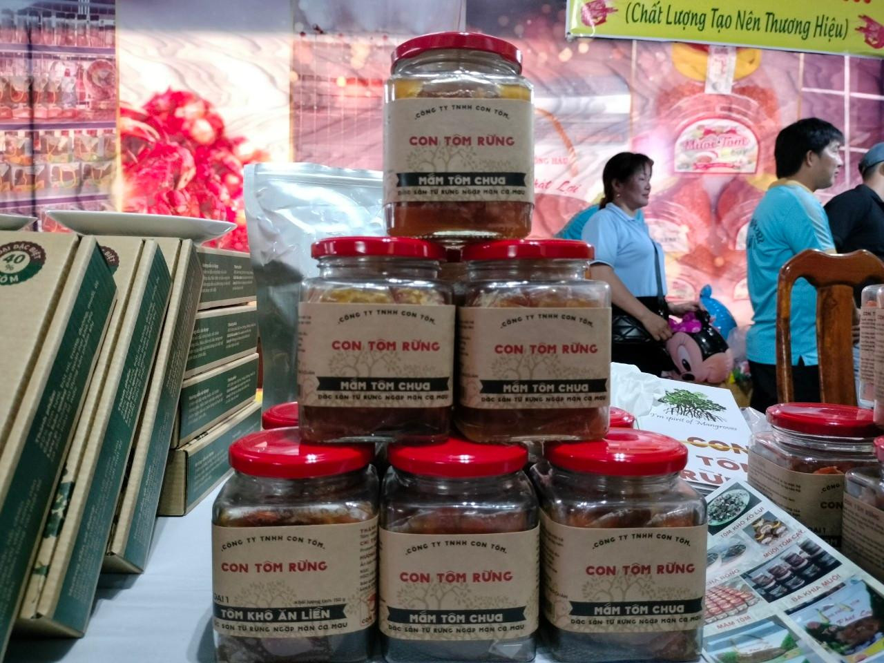 Mắm tôm chua – đặc sản từ rừng ngập mặn Cà Mau.