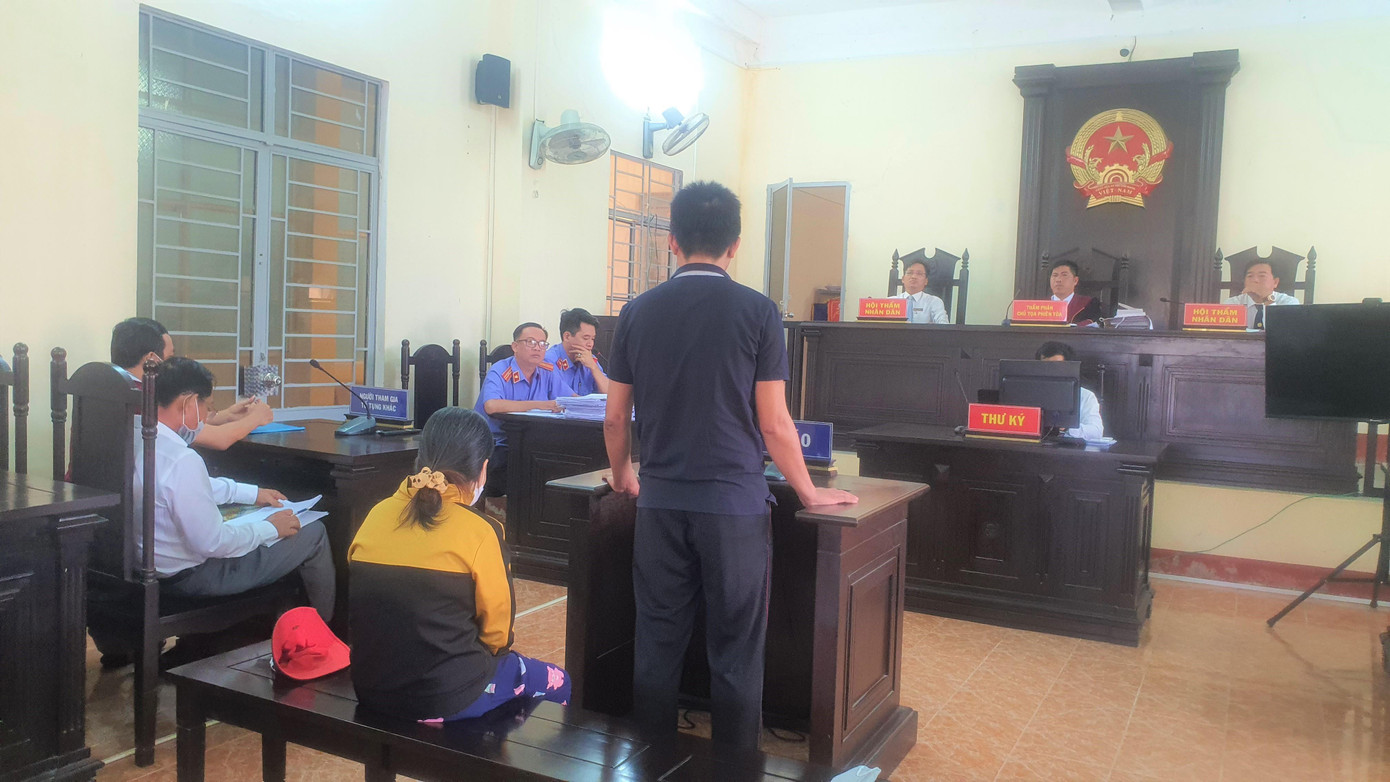 Các bị cáo tại phiên toà. Các bị cáo tại phiên toà.